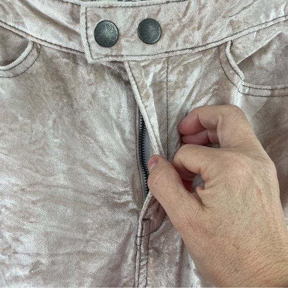 We The Free Crushed Velvet High Waist Relaxed Fit Jeans Blush Color Size 24 - Picture 3 of 11